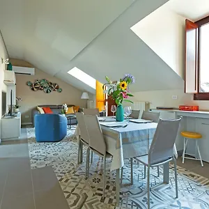 Renovated Penthouse Duomo & Via Torino Appartement